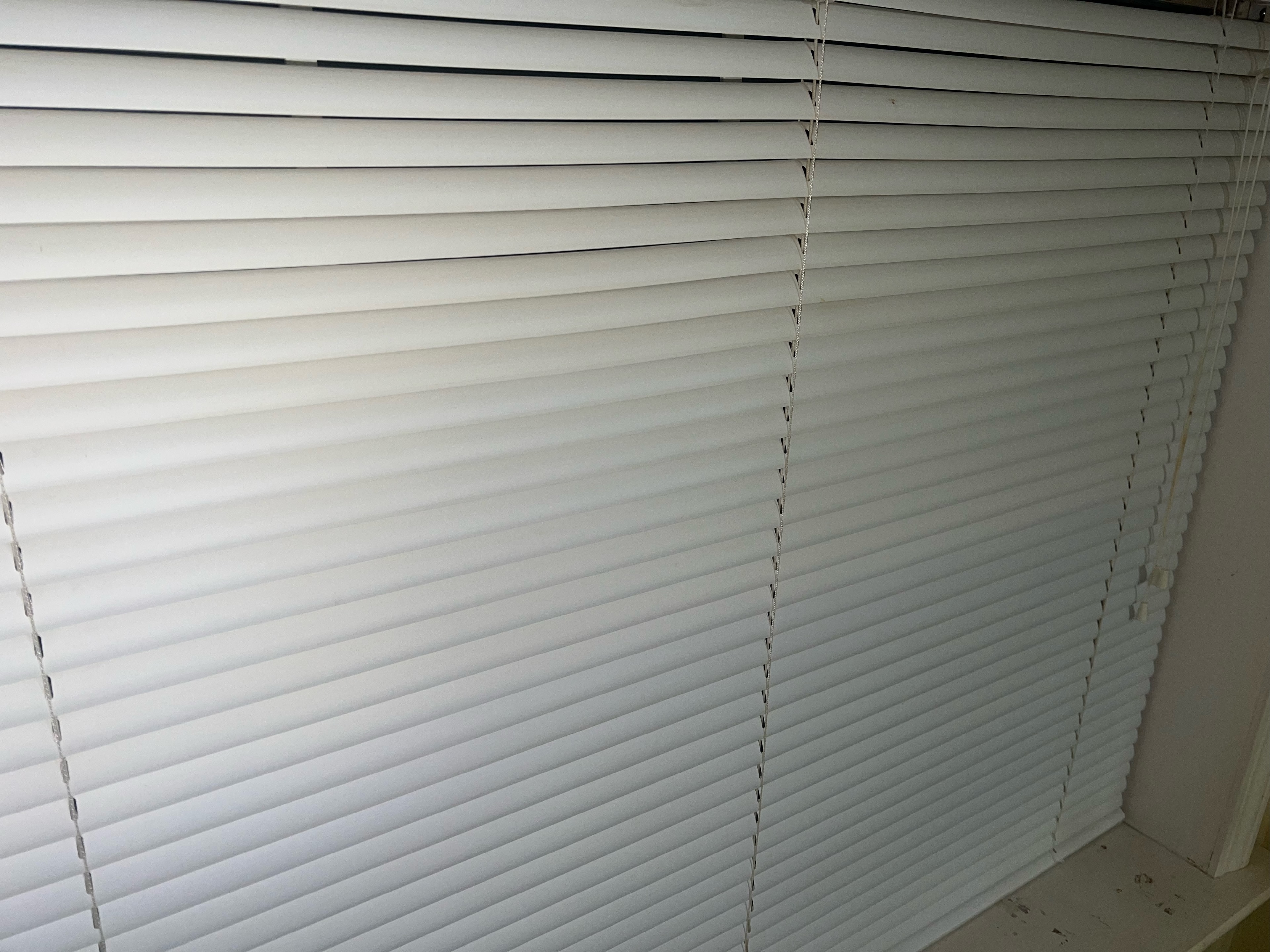 Spotless horizontal blinds after ultrasonic cleaning